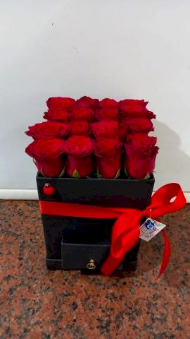 16 adet kutuda gül